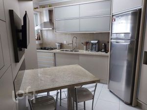 Image 19 - 882567