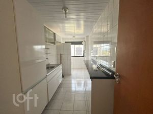 Image 17 - 882578