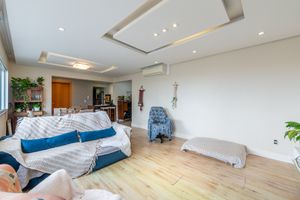 Image 4 - 882579