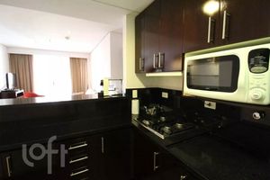 Image 6 - 882581