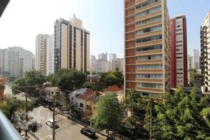 Image 18 - 882581