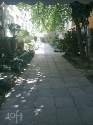 Image 20 - 882582