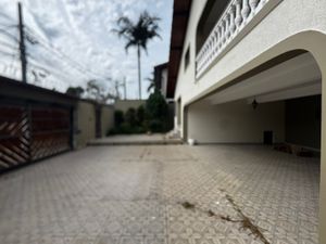 Image 12 - 882587