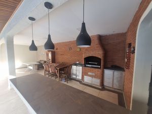 Image 19 - 882587