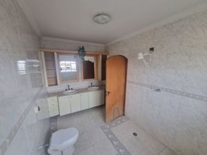 Image 8 - 882587