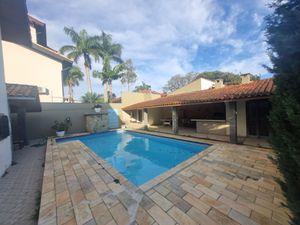 Image 18 - 882587