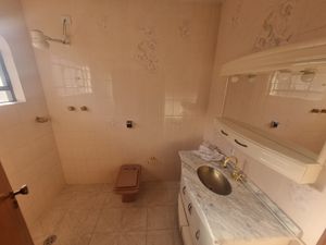 Image 11 - 882587