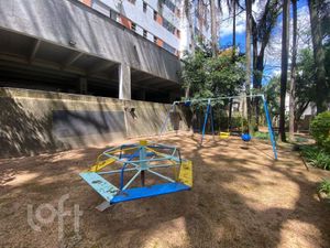 Image 16 - 882588