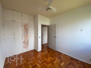 Image 11 - 882588