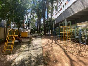 Image 17 - 882588