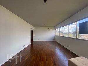 Image 1 - 882588