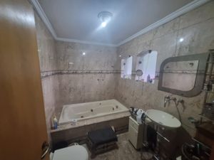 Image 10 - 882590