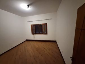 Image 10 - 882596