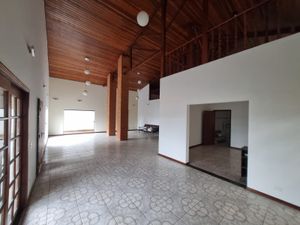 Image 9 - 882596