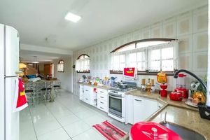 Image 7 - 882597