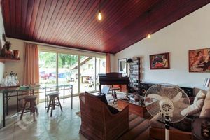 Image 8 - 882617