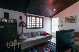 Image 6 - 882617