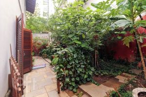 Image 42 - 882617