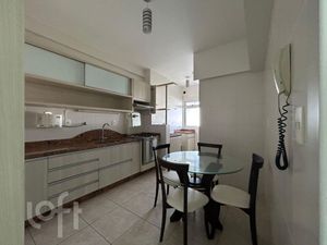 Image 4 - 882622