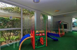 Image 9 - 882623