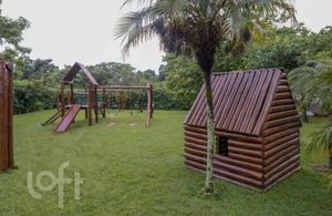Image 25 - 882630