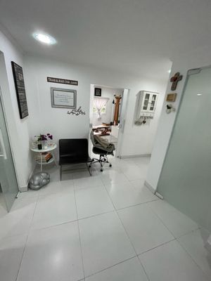 Image 12 - 882635
