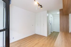 Image 8 - 882638