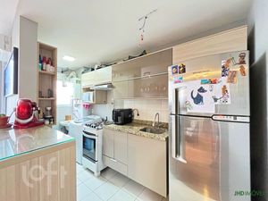 Image 12 - 882639