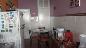Image 12 - 882641