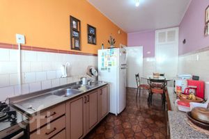 Image 11 - 882641