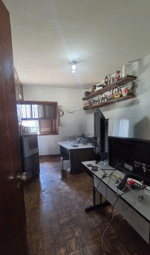 Image 8 - 882669