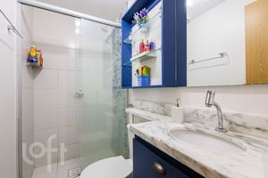 Image 14 - 882674