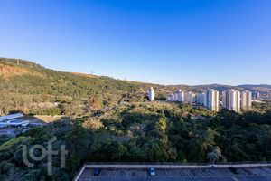 Image 17 - 882674