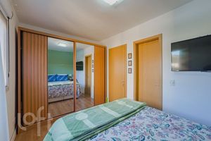 Image 8 - 882674