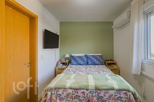 Image 9 - 882674