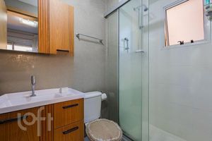 Image 13 - 882674