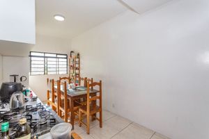 Image 10 - 882676