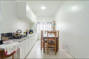 Image 9 - 882676
