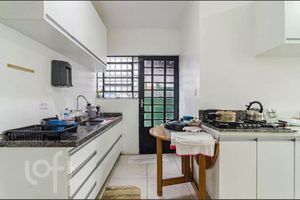 Image 8 - 882676