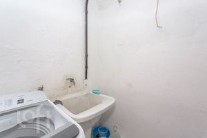Image 19 - 882676