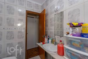 Image 70 - 882676
