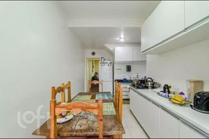 Image 11 - 882676