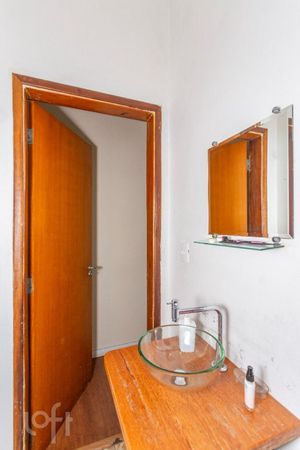 Image 8 - 882676