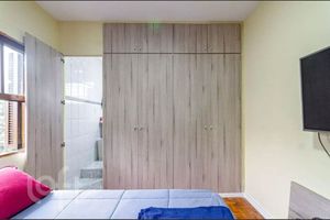 Image 17 - 882676
