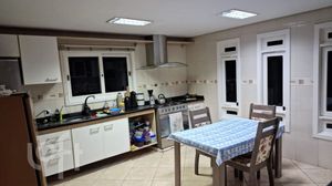 Image 5 - 882679