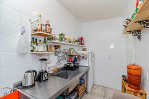 Image 17 - 882680