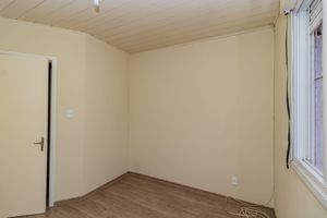 Image 11 - 882682