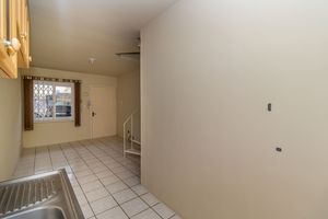 Image 16 - 882682