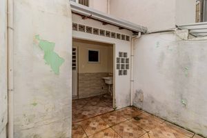 Image 21 - 882682