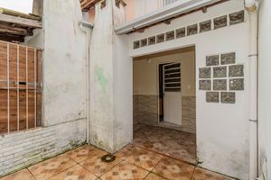 Image 20 - 882682
